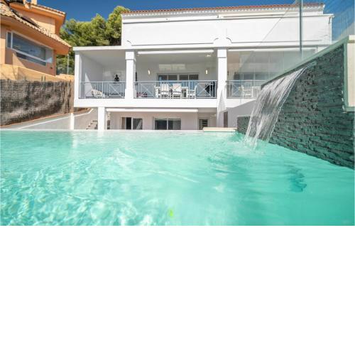 Amazing Home In Marbella With Wifi, Swimming Pool And 5 Bedrooms