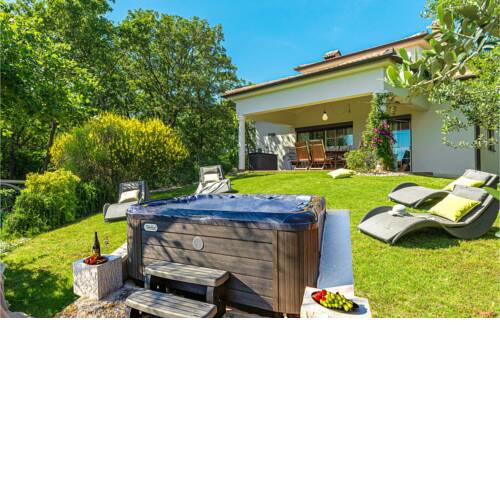 Amazing home in Medulin w/ Jacuzzi and 2 Bedrooms