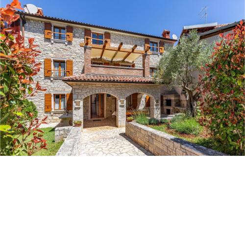 Amazing home in Medulin with WiFi and 4 Bedrooms