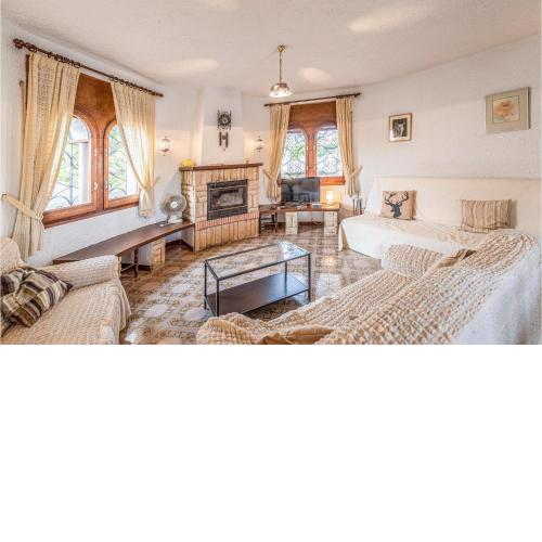 Amazing Home In Miami Platja With Wifi, Outdoor Swimming Pool And Swimming Pool