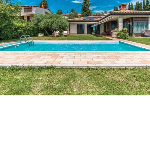 Amazing home in Portoroz w/ WiFi, Outdoor swimming pool and 3 Bedrooms