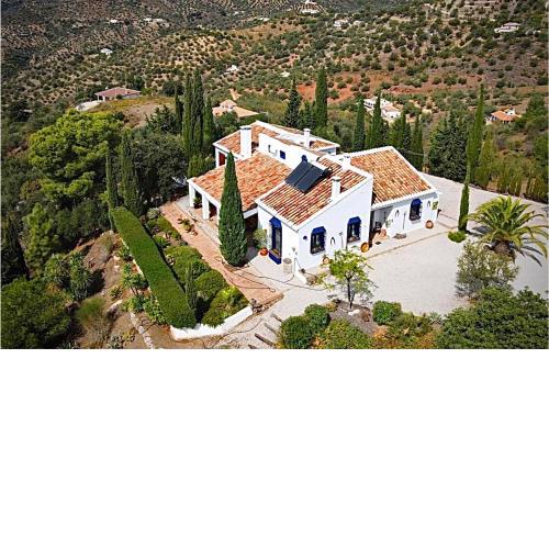 Amazing Home In Riogordo With Outdoor Swimming Pool, Wifi And 4 Bedrooms