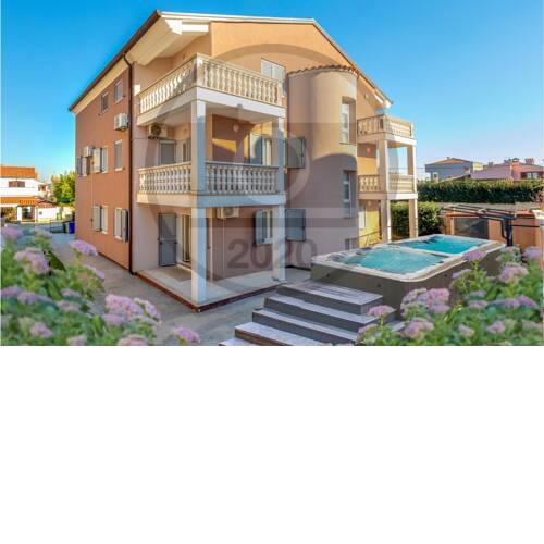 Amazing home in Rovinj w/ Outdoor swimming pool, Jacuzzi and 6 Bedrooms