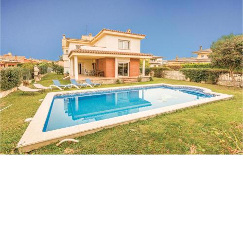 Amazing home in Sant Pere Pescador with 5 Bedrooms, WiFi and Outdoor swimming pool