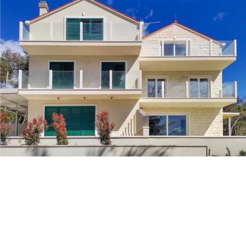Amazing home in Sumartin with Outdoor swimming pool, Heated swimming pool and 3 Bedrooms