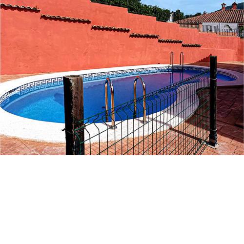 Amazing Home In Tales With Wifi, Swimming Pool And Private Swimming Pool
