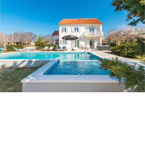 Amazing home in Tinj with 5 Bedrooms