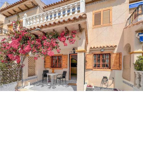 Amazing Home In Torrevieja With Outdoor Swimming Pool, Wifi And 2 Bedrooms