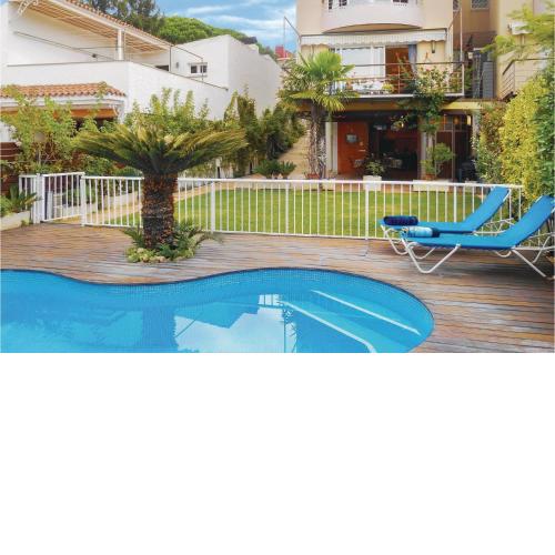 Amazing Home In Tossa De Mar With 4 Bedrooms, Outdoor Swimming Pool And Wifi