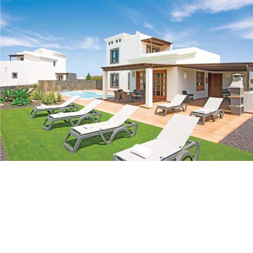 Amazing Home In Urbanizacin Montaa R With Kitchen