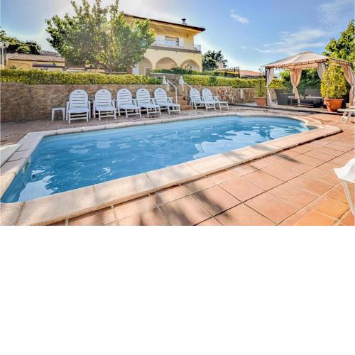 Amazing Home In Vidreres With 4 Bedrooms, Wifi And Outdoor Swimming Pool