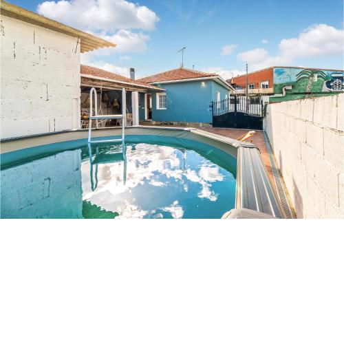 Amazing home in Vilanova de Arousa with WiFi and 3 Bedrooms