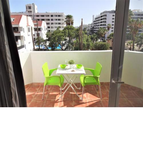 Amazing modern and sunny apartment, free WIFI, center of Las Americas