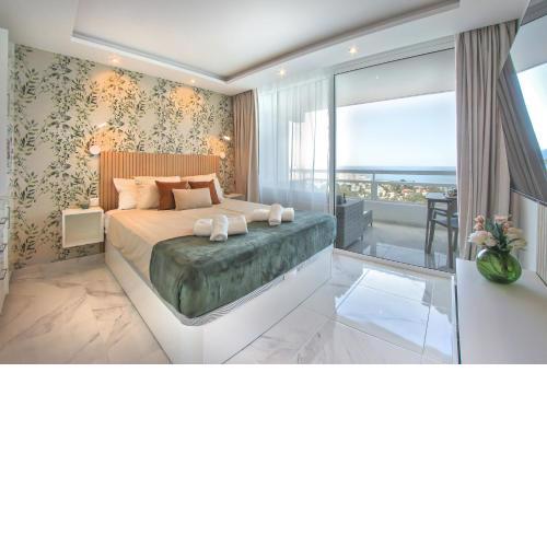 Amazing sunny Studio with Ocean view and Pools