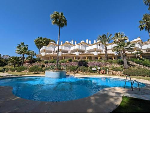 Amazingly presented 3 bedroom 2 bathroom apartment situated in a popular urbanisation in Calahonda.