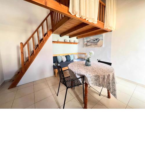 Ambela House Soroni