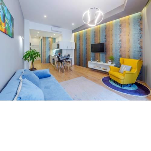 Amber / Navy Design Apartments with A/C