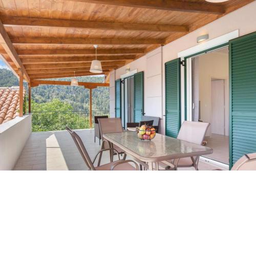 Ameli Apartment , Spacious With Mountain View, Lefkada