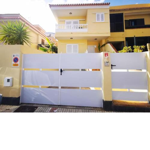 Amplia casa 5 habitaciones en Santa Cruz con zona para trabajar