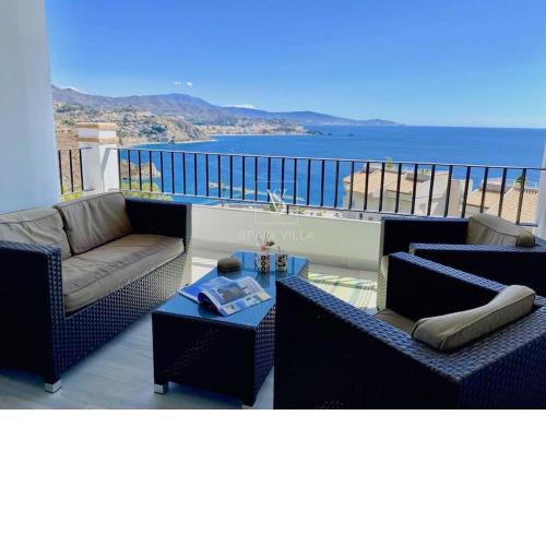 Amplia villa con piscina privada vistas al mar y WIFI