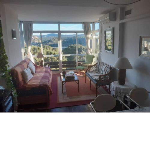 Amplio apartamento con bellas vistas al embalse