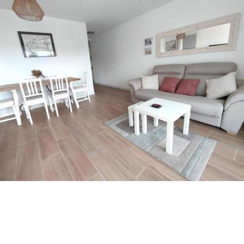 Amplio apartamento con piscina al lado de la playa
