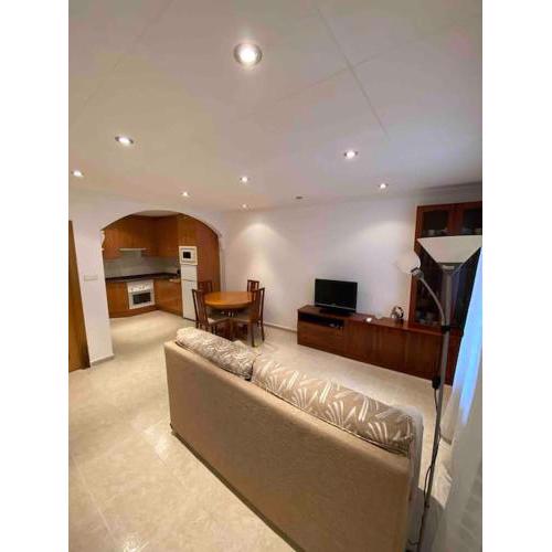 Amplio apartamento de obra nueva con A/C