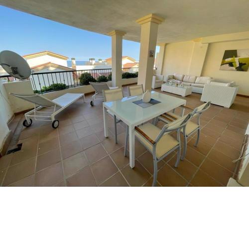 Amplio apartamento en Urbanizacion Oasis Beach