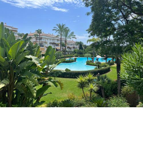Amplio apartamento planta jardin Nagueles