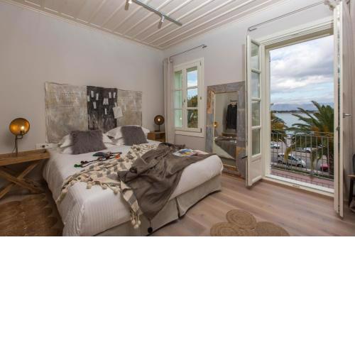 Amymone Suites