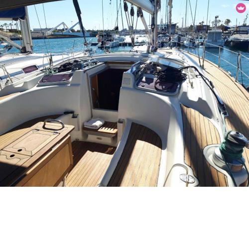 An amazing experience Enjoy the city from a boat Up to 8 people