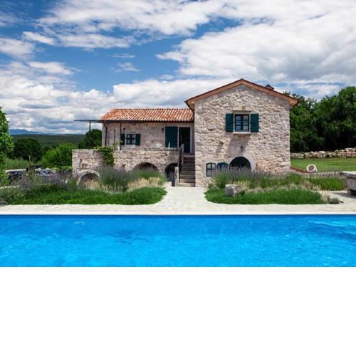 An Authentic Stone Villa in Strilcici's Green Paradise