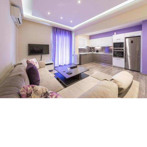 An Impressive 2 bdr Apt in Glyfada