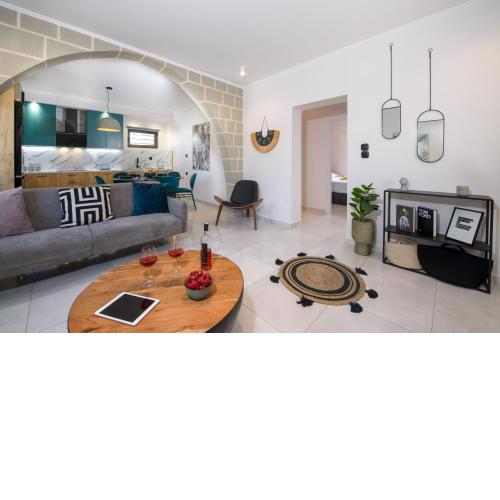 Anastasia & Marie luxury Residence with a big JACUZZI 1 minute from the sea