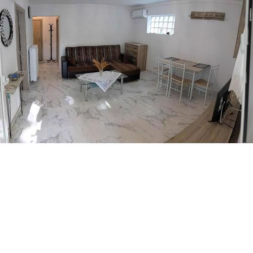 Anchorage Apartment in Rachoni