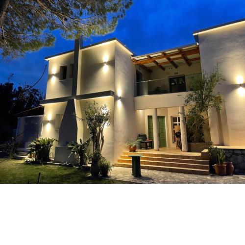 Andromahi Apartments & Suite