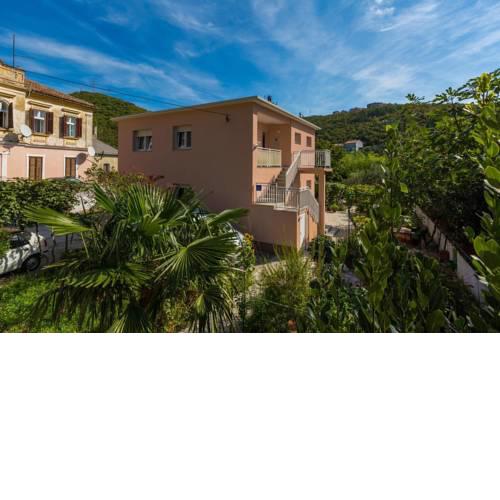 Anena Apartment