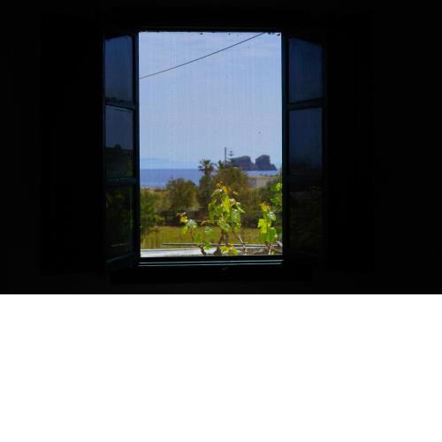 Anevalousa Beach House