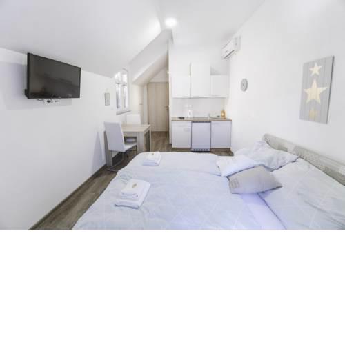 Anita's Studio Apartments