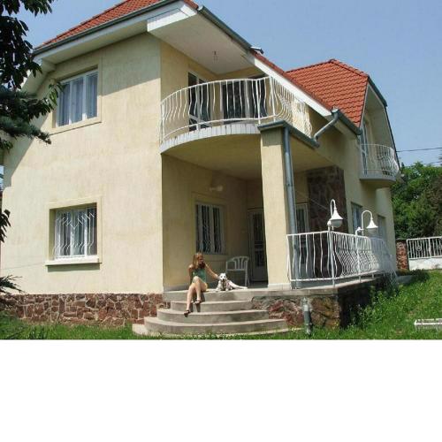 Anna Villa