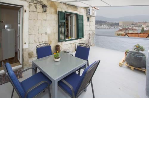 Antique beautiful apartment in center with terrace & sea view