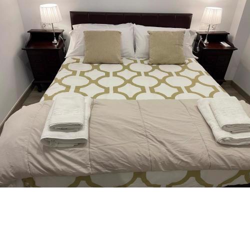 Antonio Banderas centro Histórico malaga travel book apartamentos