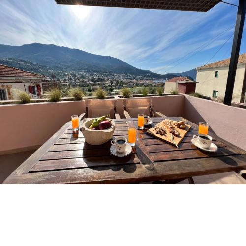 Antonios House with superb harbour & town view!
