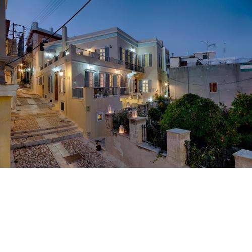 Antouanetta Apartments