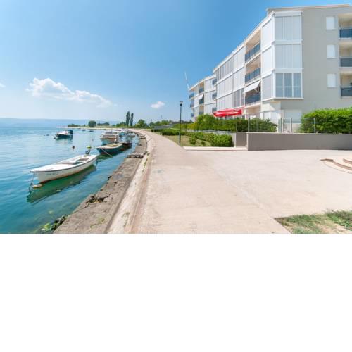 AP 4+2 in one of the most luxury building in Omis