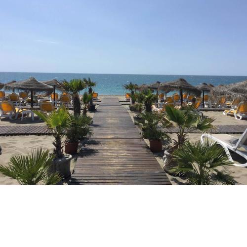 Aparment Neptuno- located on the promenade a few metres from the beach.