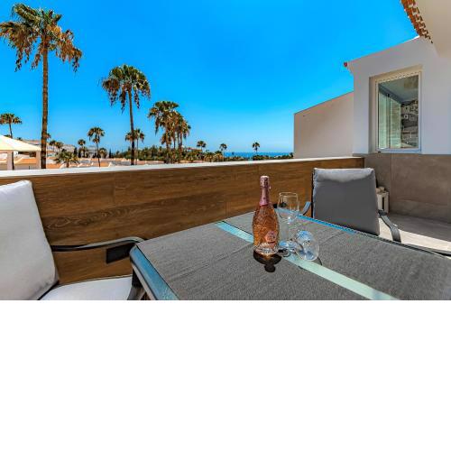 Apart luxury apartment in Island Village.