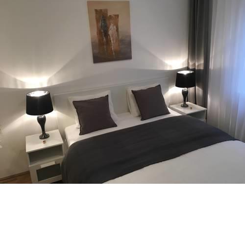 Apart SKY Residence Hauptbahnhof with Balcony