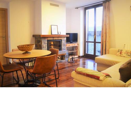 Apartament acollidor amb una gran llar de foc by RURAL D'ÀNEU
