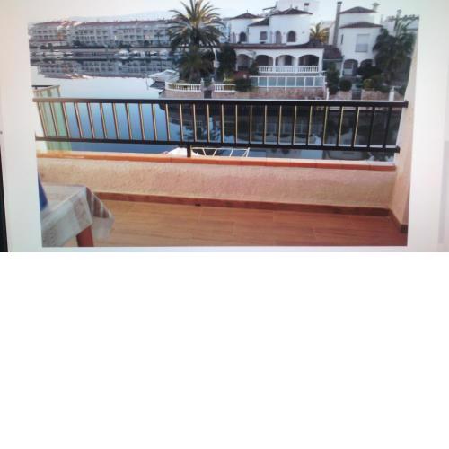 Apartament amb piscina comunitaria. Terrassa amb vistes canal i Llac St.Maurici